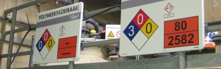 Op de industrie afgestemde tankmarkeringen met geintregeerde GHS symbolen, NFPA diamant en kemler code.