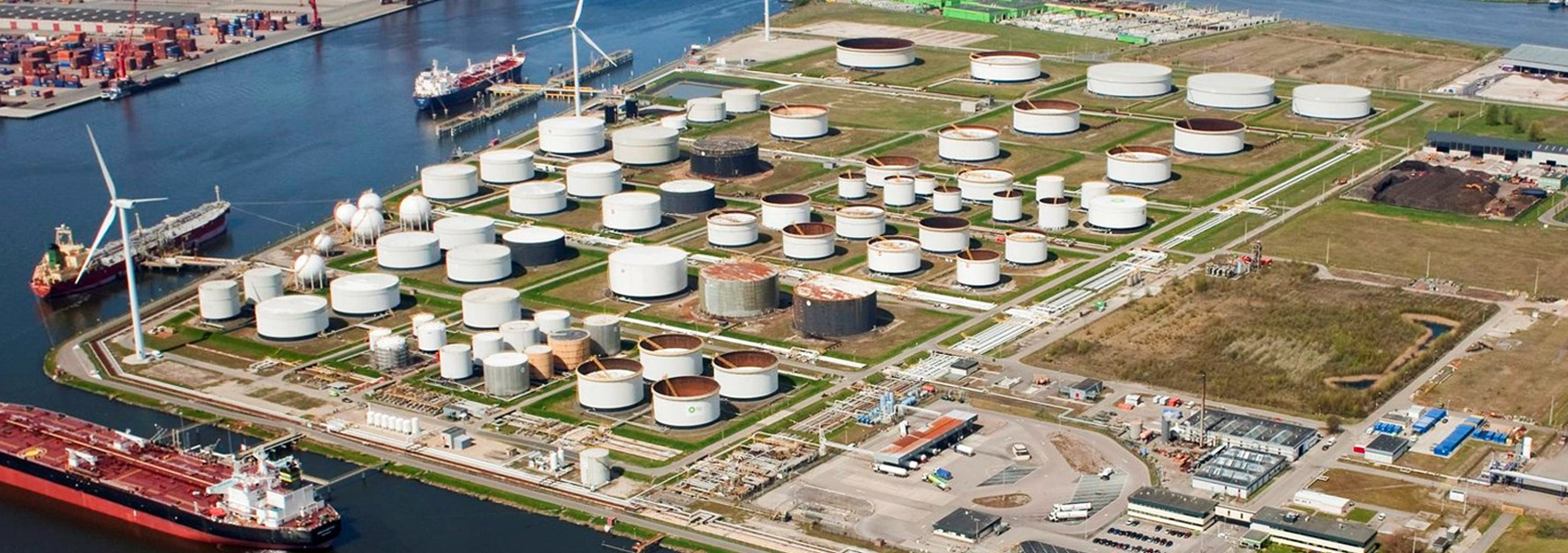 BP Amsterdam Terminal - BP contracts Blomsma for pipe marking