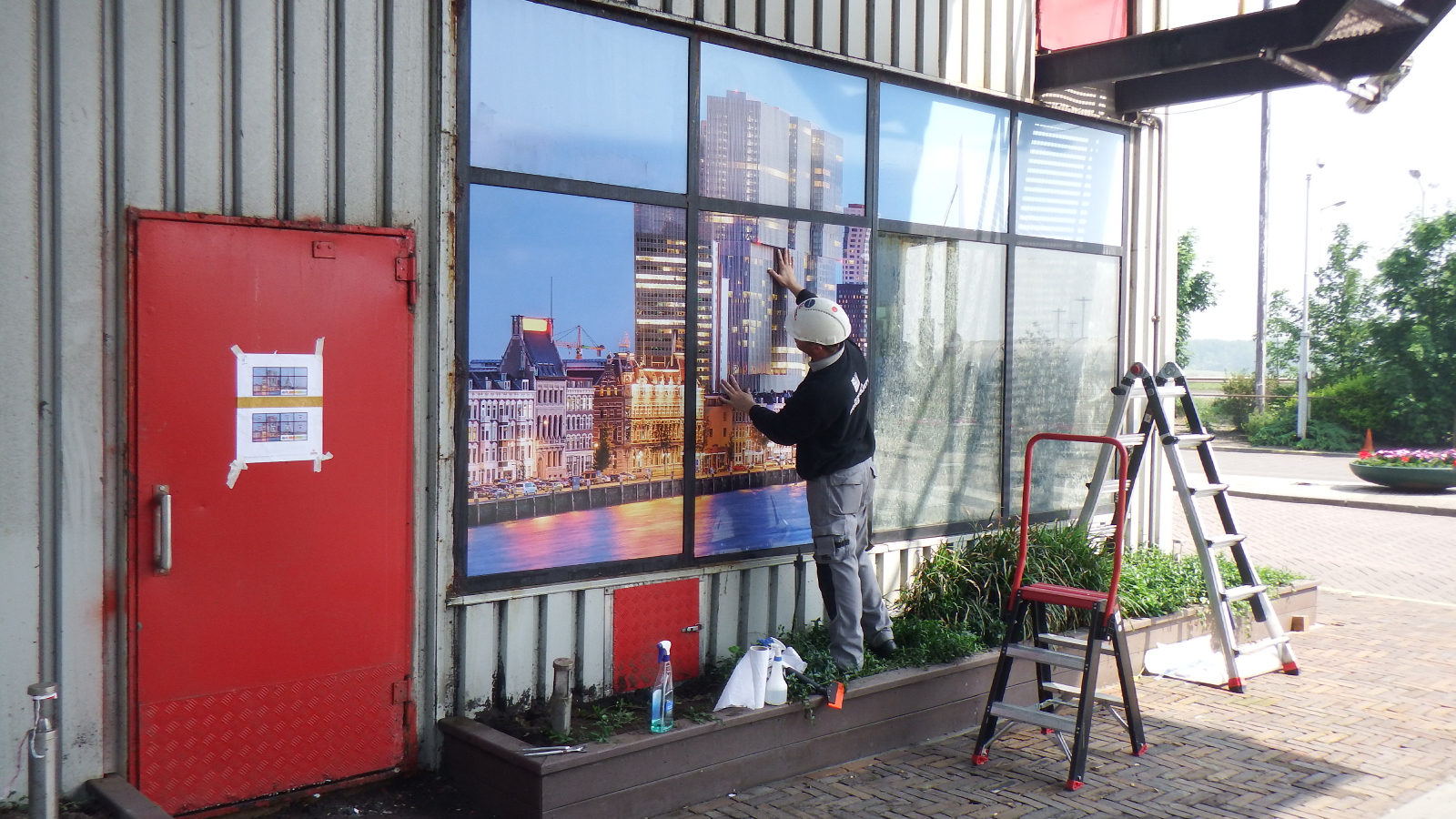 Window decals for AVR by Blomsma Print & Sign