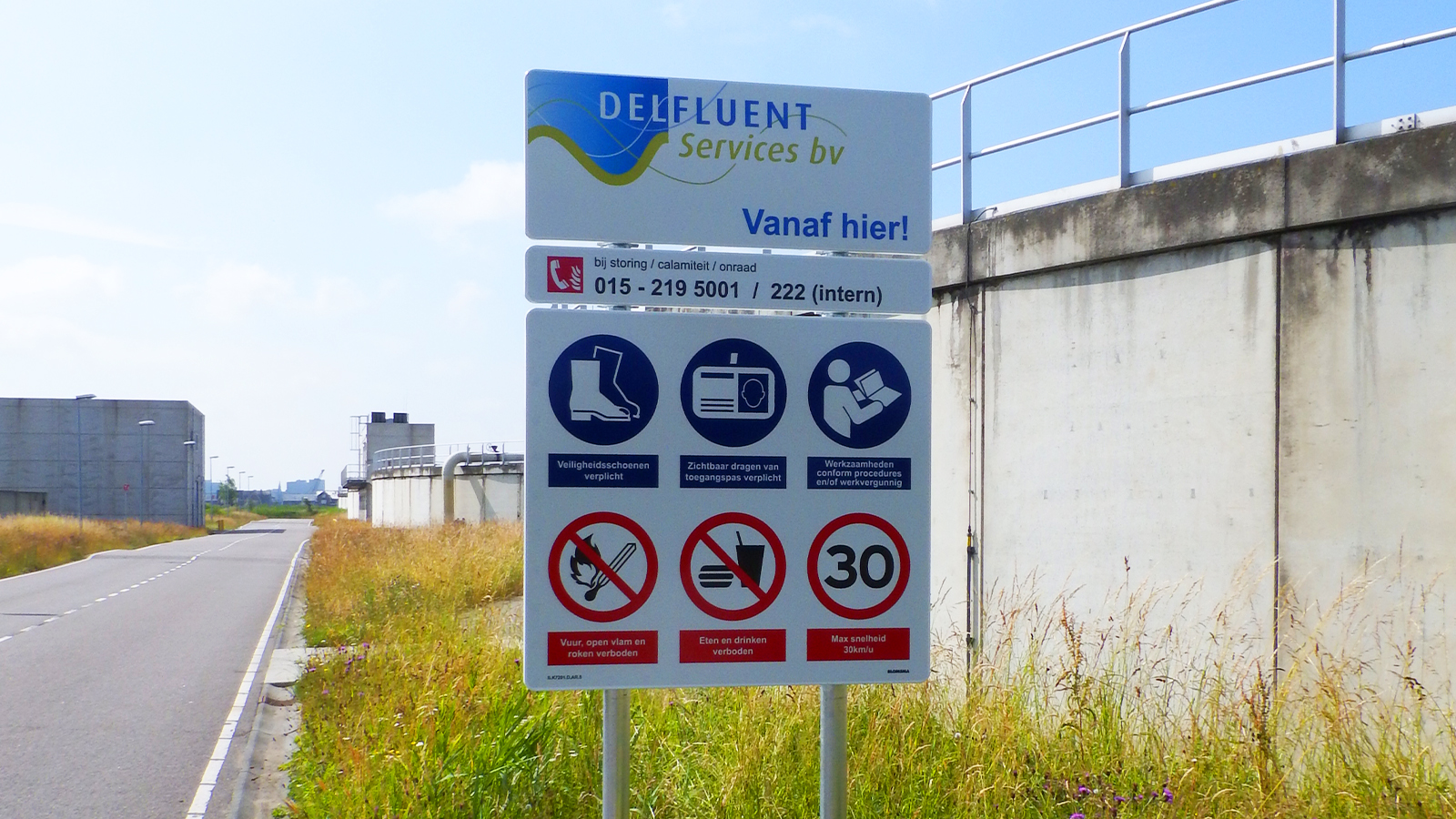 Access signs Delfluent water purification plant Blomsma Signs & Safety