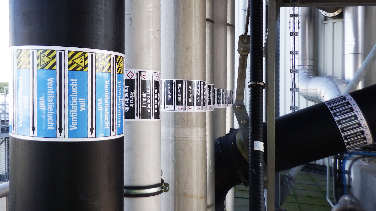 Pipe marking Delfluent water purification plant Blomsma Signs & Safety