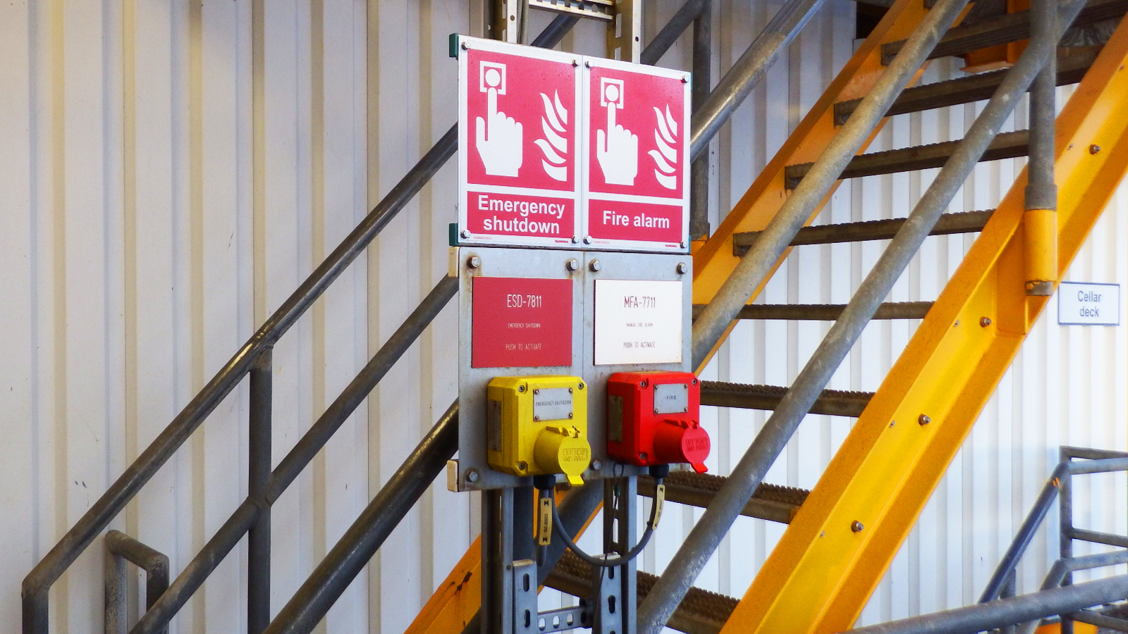 Safety signage ENGIE offshore platform by Blomsma Signs & Safety