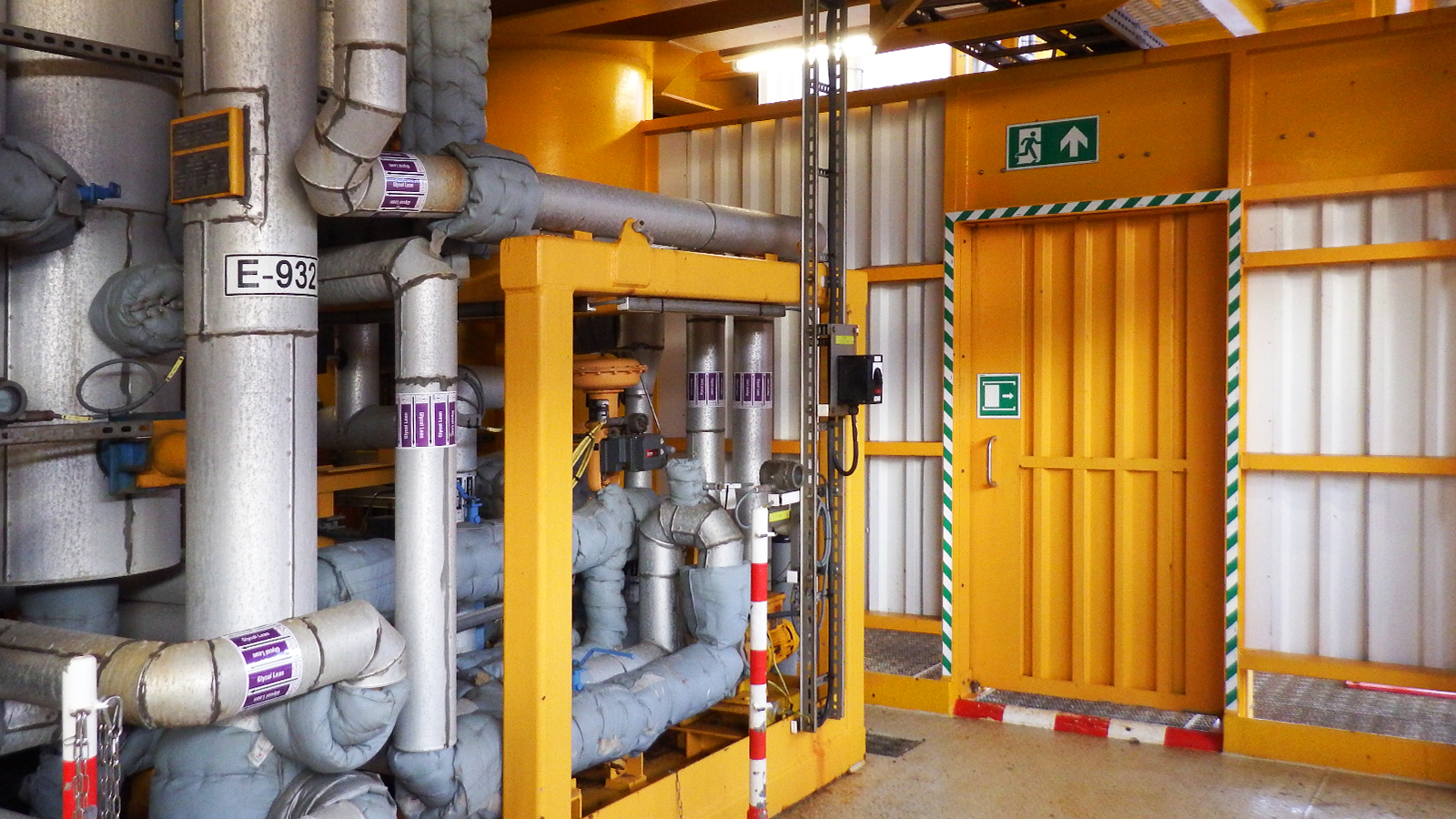 Safety signage ENGIE offshore platform by Blomsma Signs & Safety