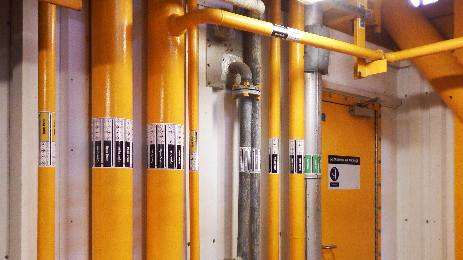 Safety signage ENGIE offshore platform by Blomsma Signs & Safety