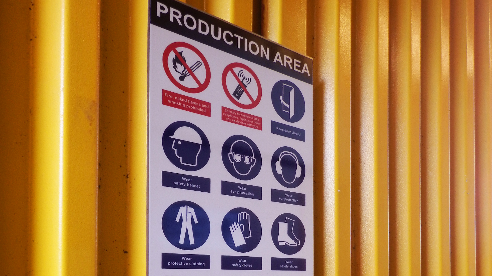 Safety signage ENGIE offshore platform by Blomsma Signs & Safety