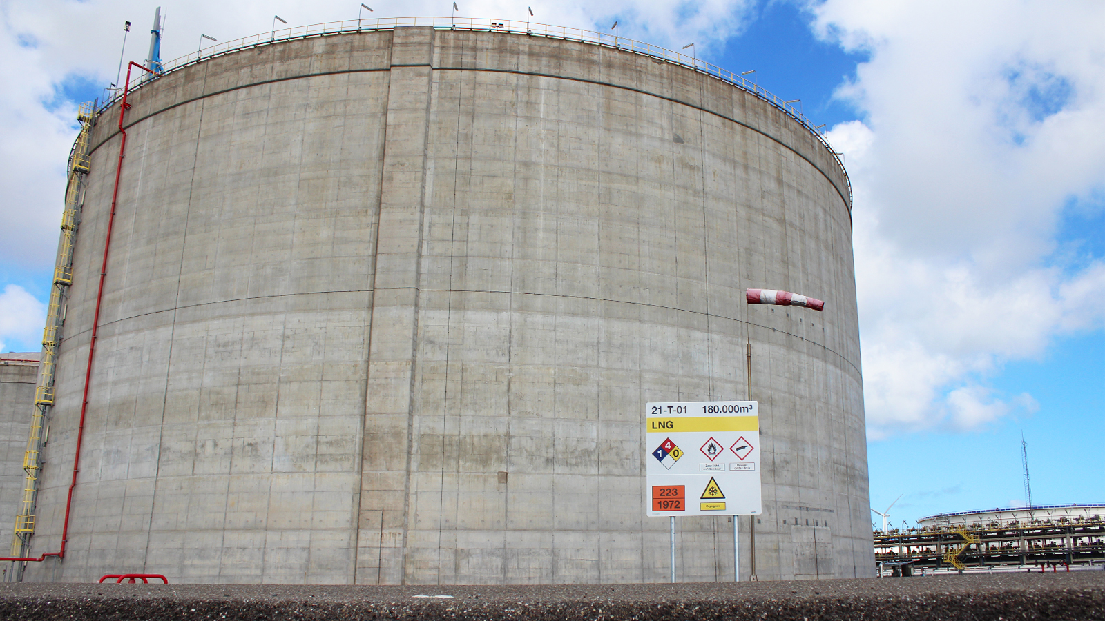 Gate Terminal tank marking by Blomsma Signs & Safety