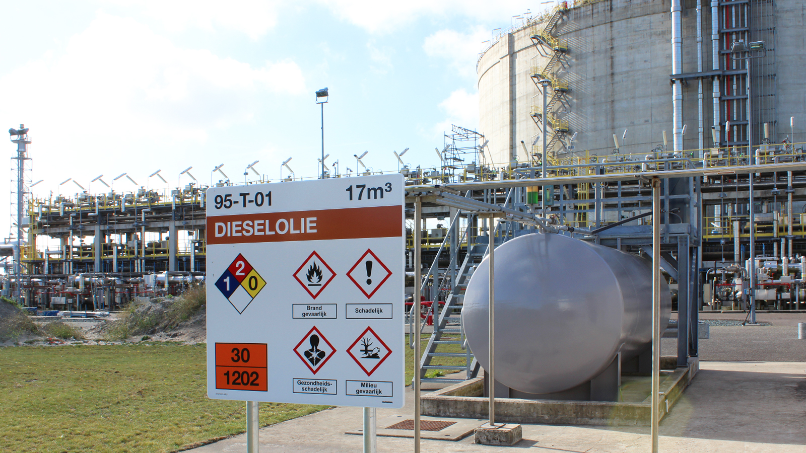 Gate Terminal tank marking by Blomsma Signs & Safety