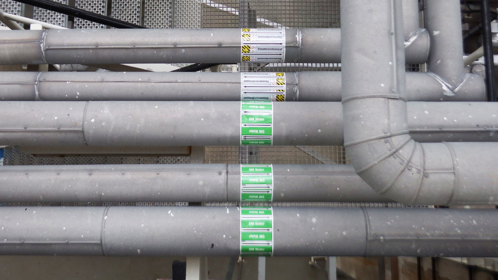 Kemira Rotterdam pipe marking by Blomsma Signs & Safety