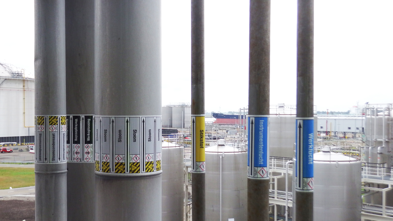 Kemira Rotterdam pipe marking by Blomsma Signs & Safety