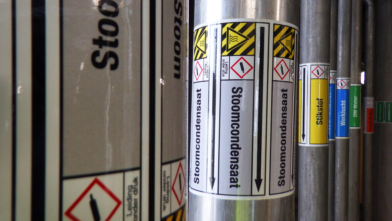 Kemira Rotterdam pipe marking by Blomsma Signs & Safety