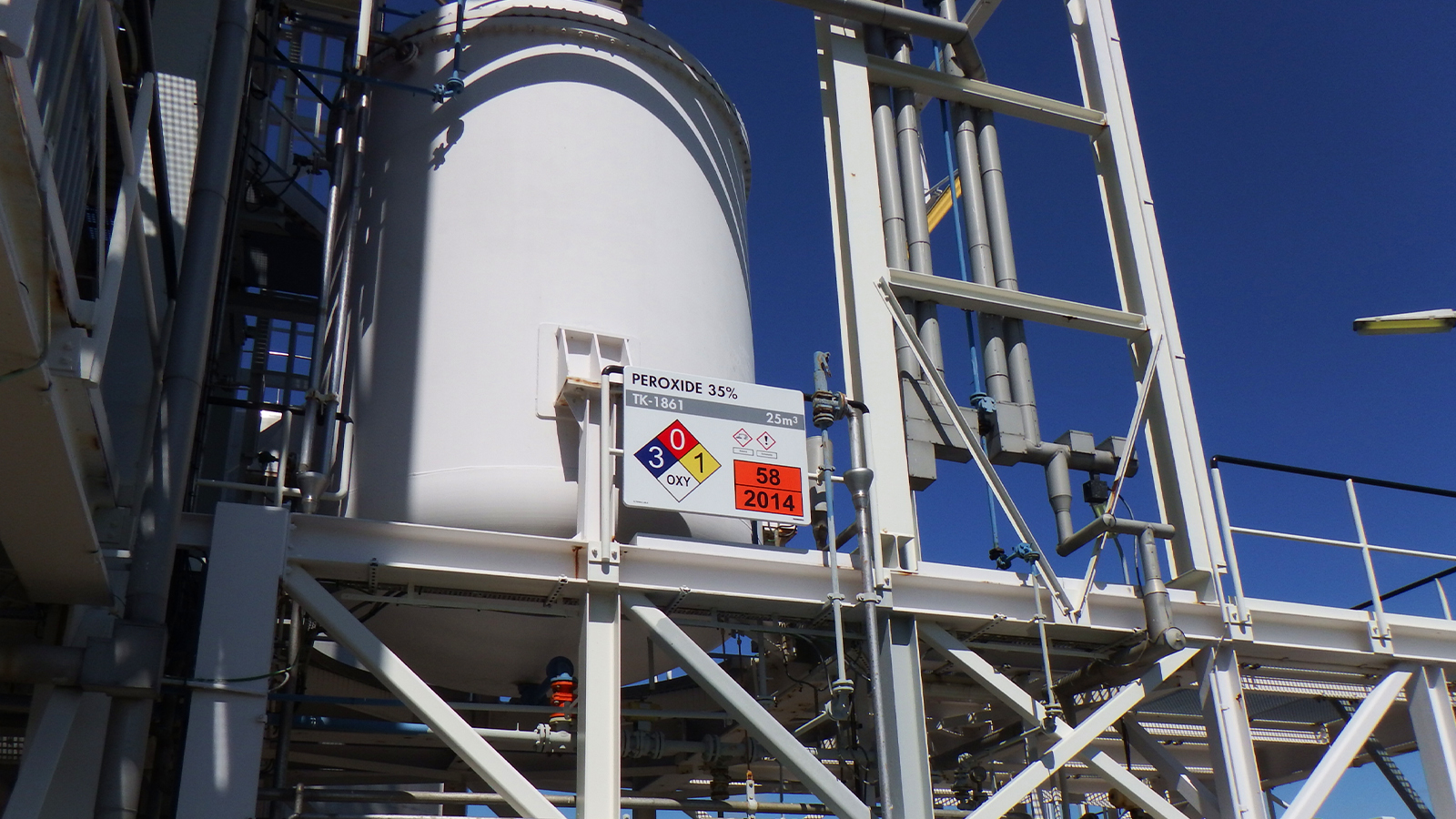 Kemira Rotterdam tank marking by Blomsma Signs & Safety