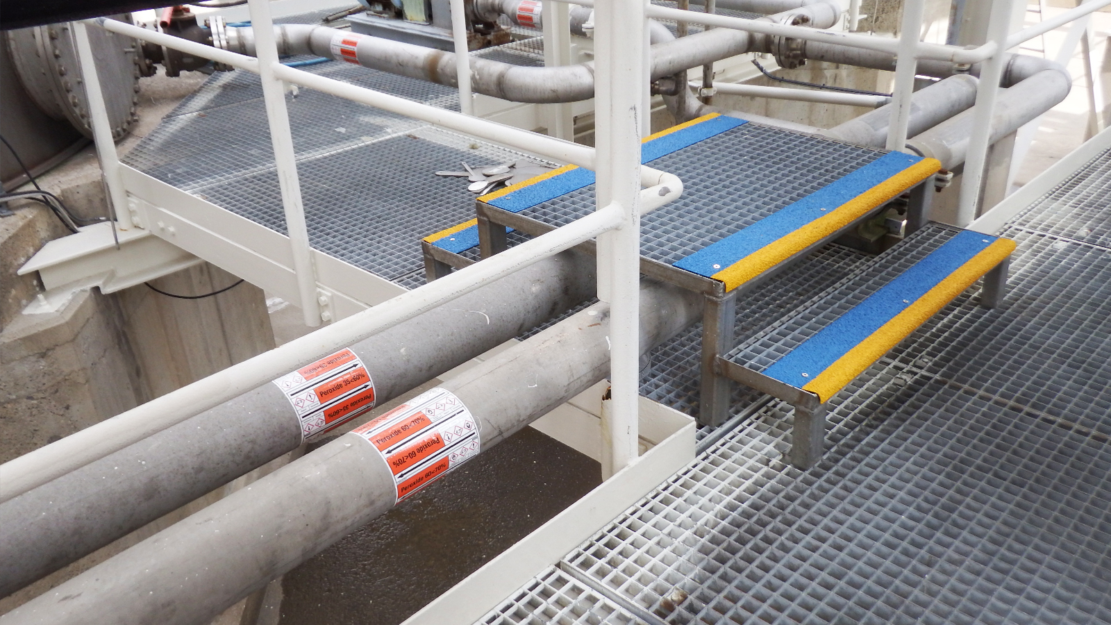 Kemira Rotterdam pipe marking by Blomsma Signs & Safety