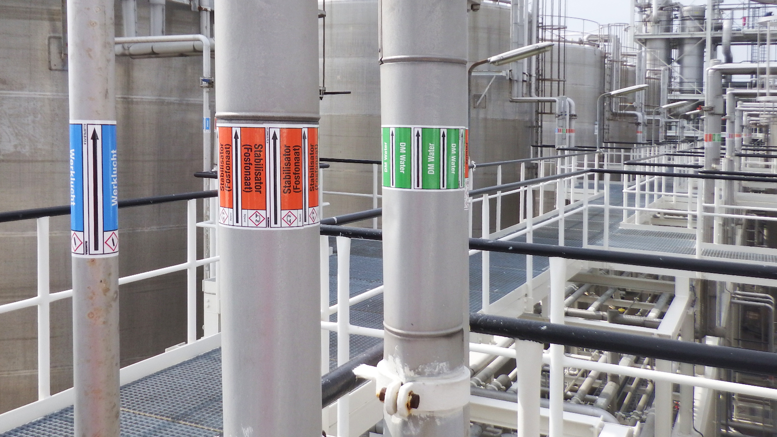 Kemira Rotterdam pipe marking by Blomsma Signs & Safety