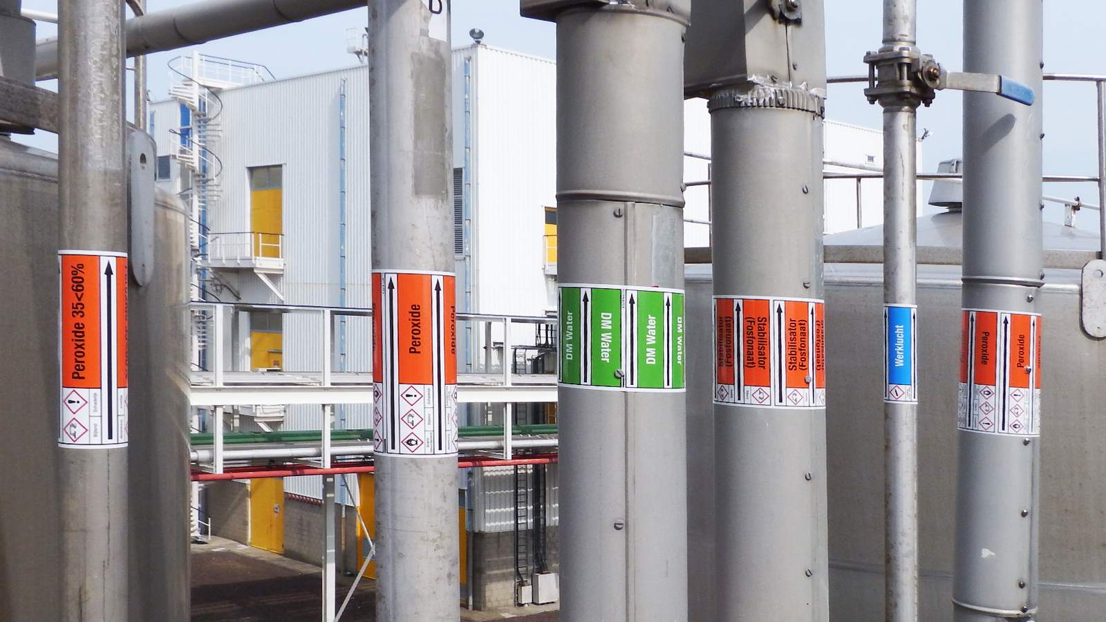 Kemira Rotterdam pipe marking by Blomsma Signs & Safety