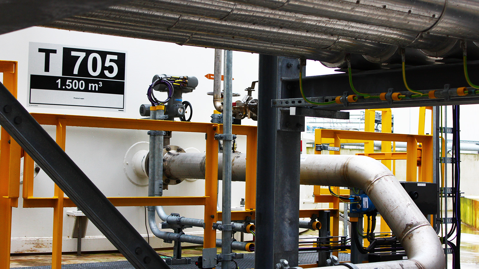 Tank marking Rubis terminal Rotterdam by Blomsma Signs & Safety