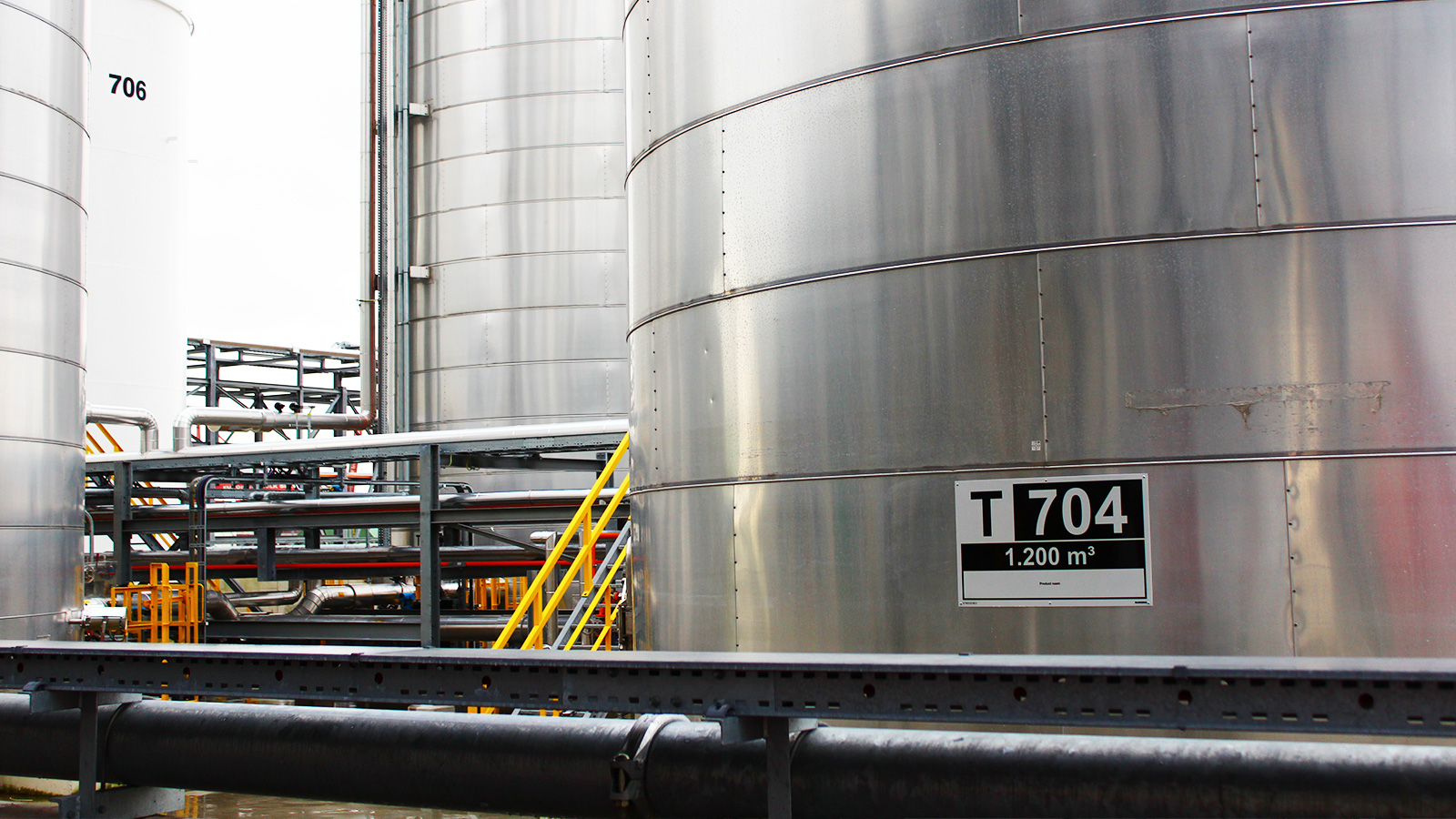 Tank marking Rubis terminal Rotterdam by Blomsma Signs & Safety