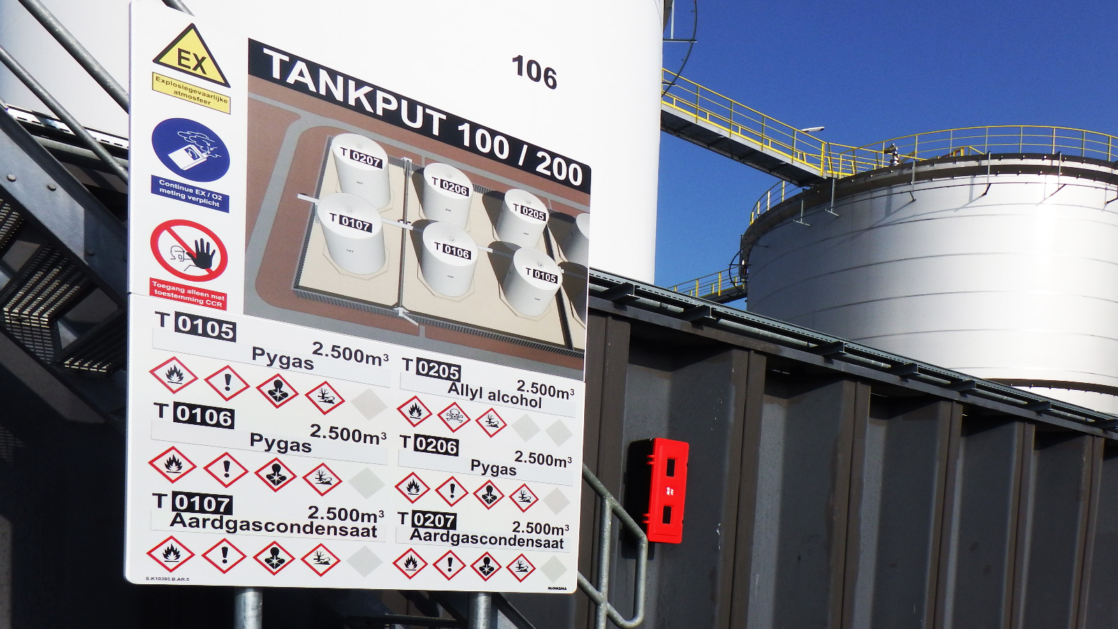 Tank marking Rubis terminal Rotterdam by Blomsma Signs & Safety