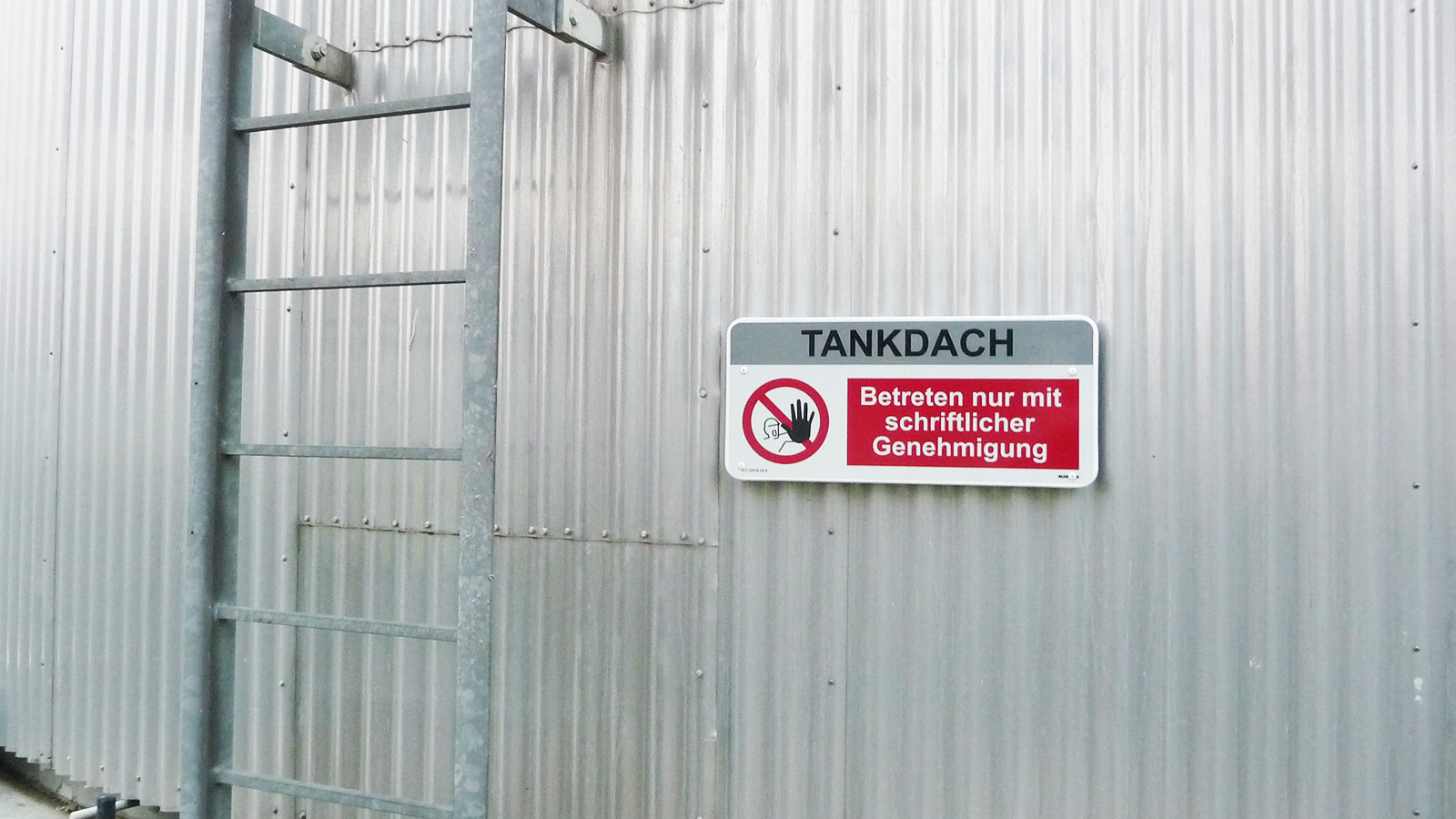 Safety signage AVR by Blomsma Signs & Safety