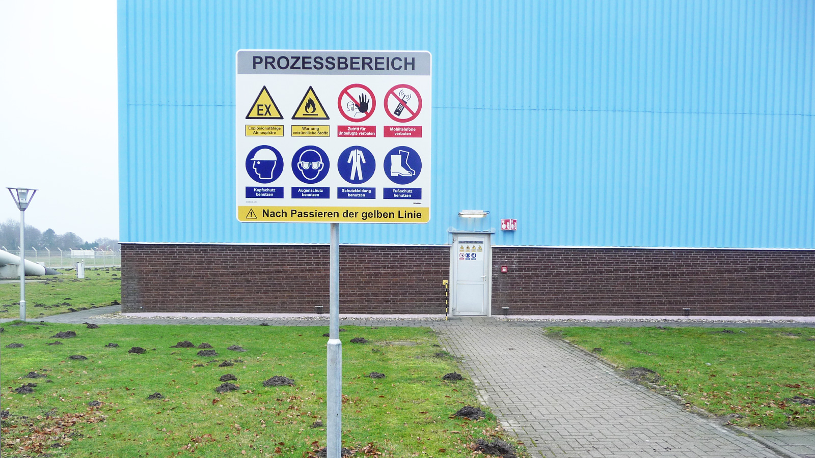 Composite signage AVR by Blomsma Signs & Safety