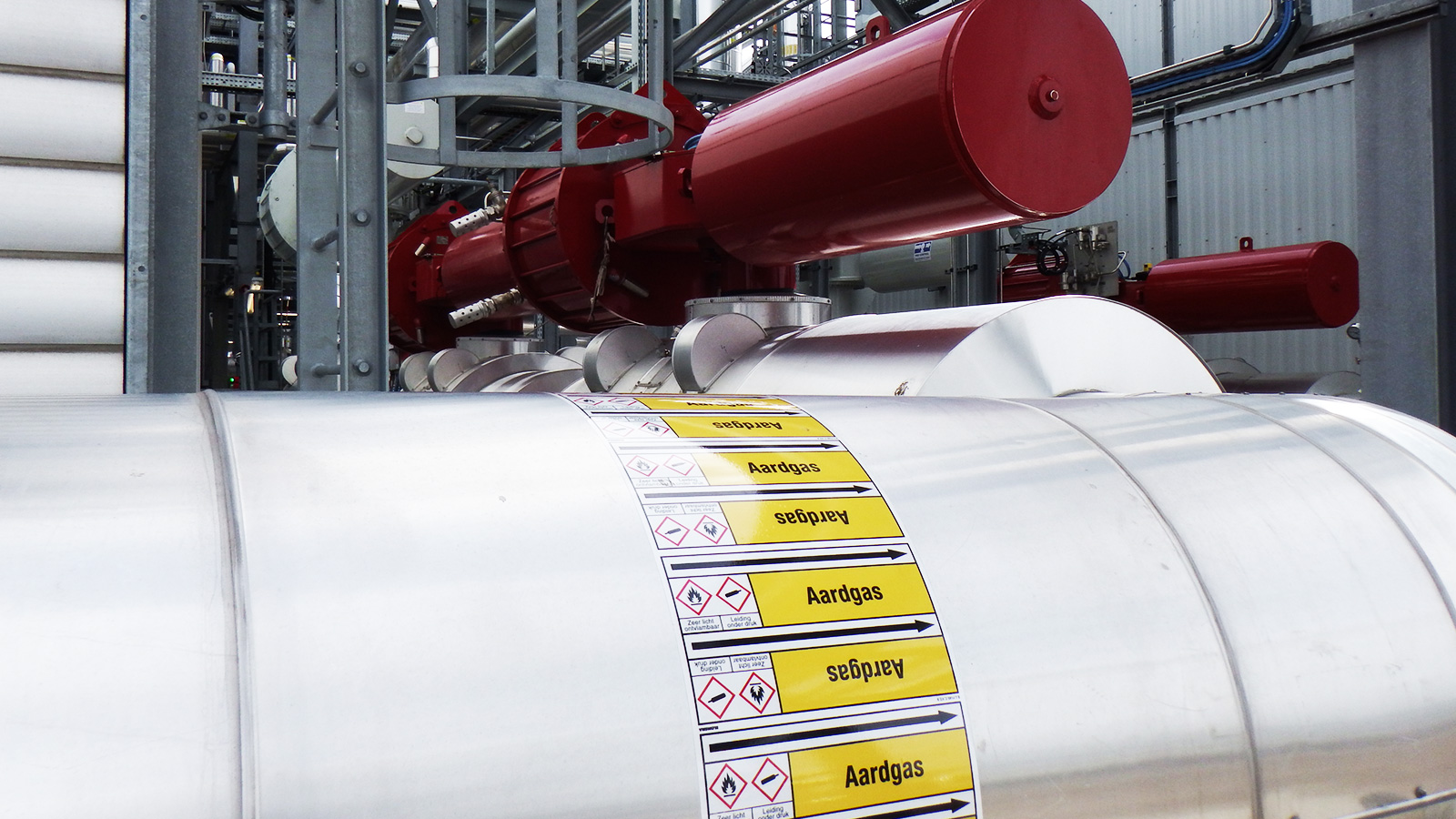 TAQA Pipe Marking by Blomsma Signs & Safety
