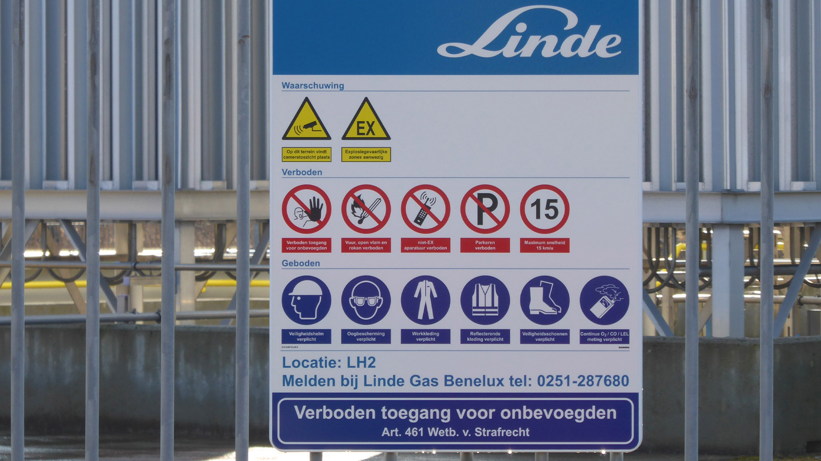 Pipe marking, tank marking and access signs for Linde Gas Benelux