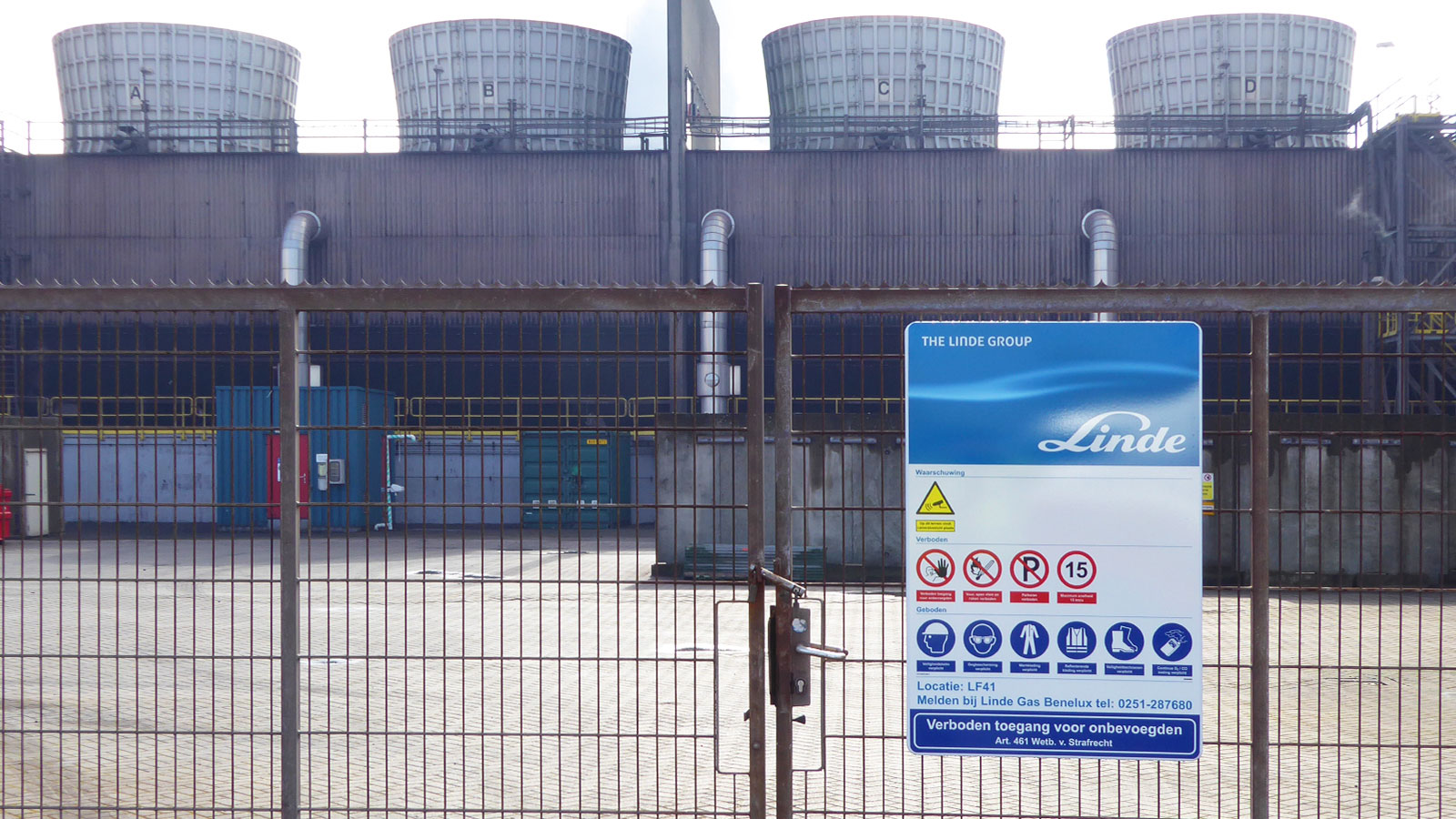 Pipe marking, tank marking and access signs for Linde Gas Benelux