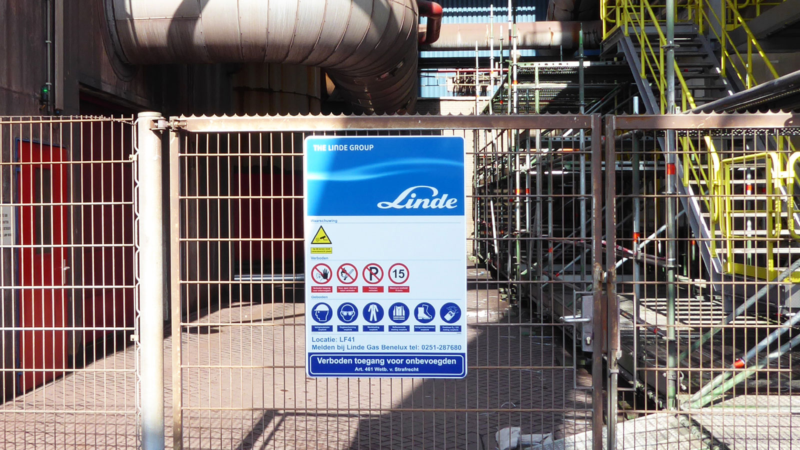 Pipe marking, tank marking and access signs for Linde Gas Benelux