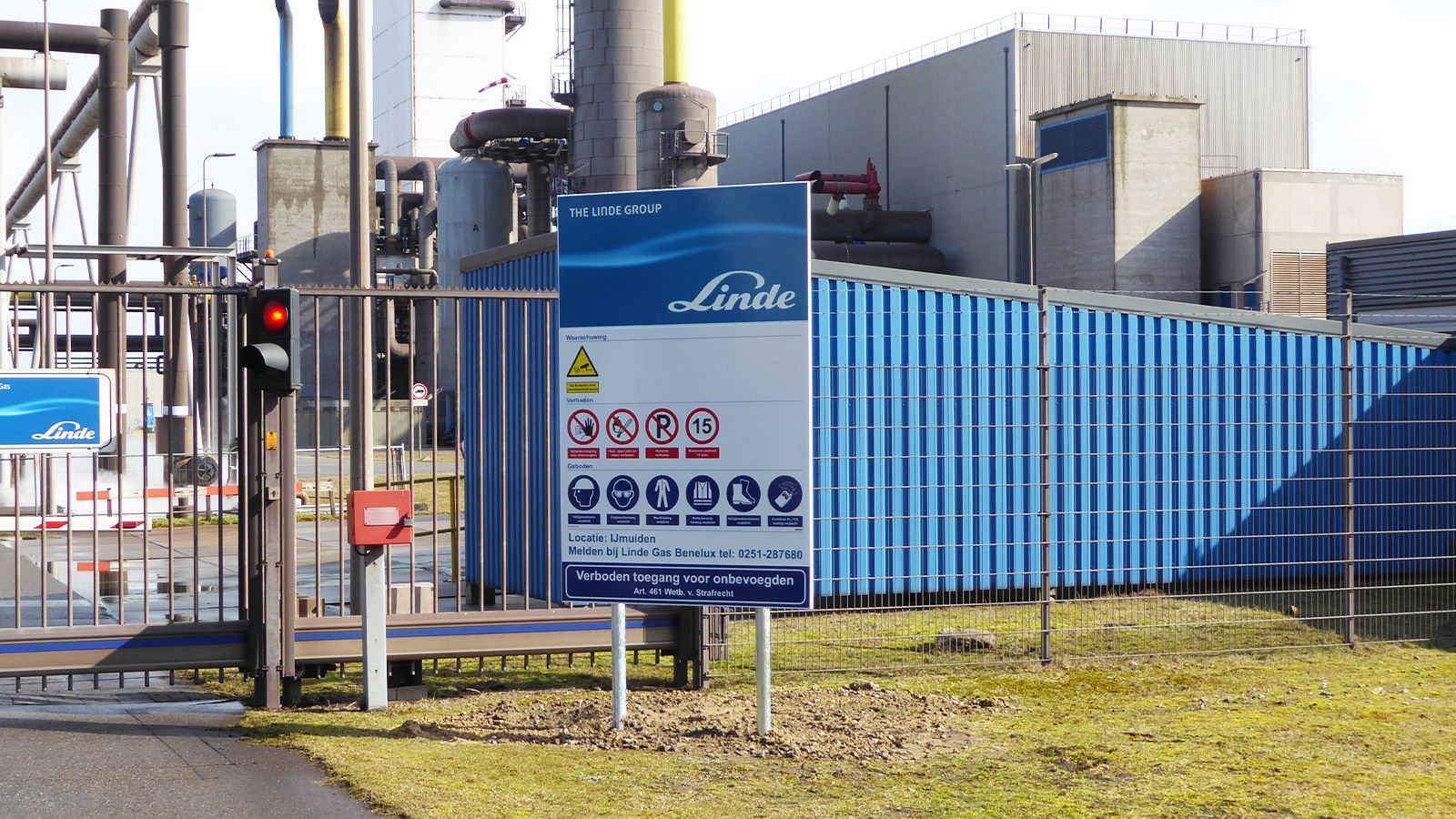 Pipe marking, tank marking and access signs for Linde Gas Benelux