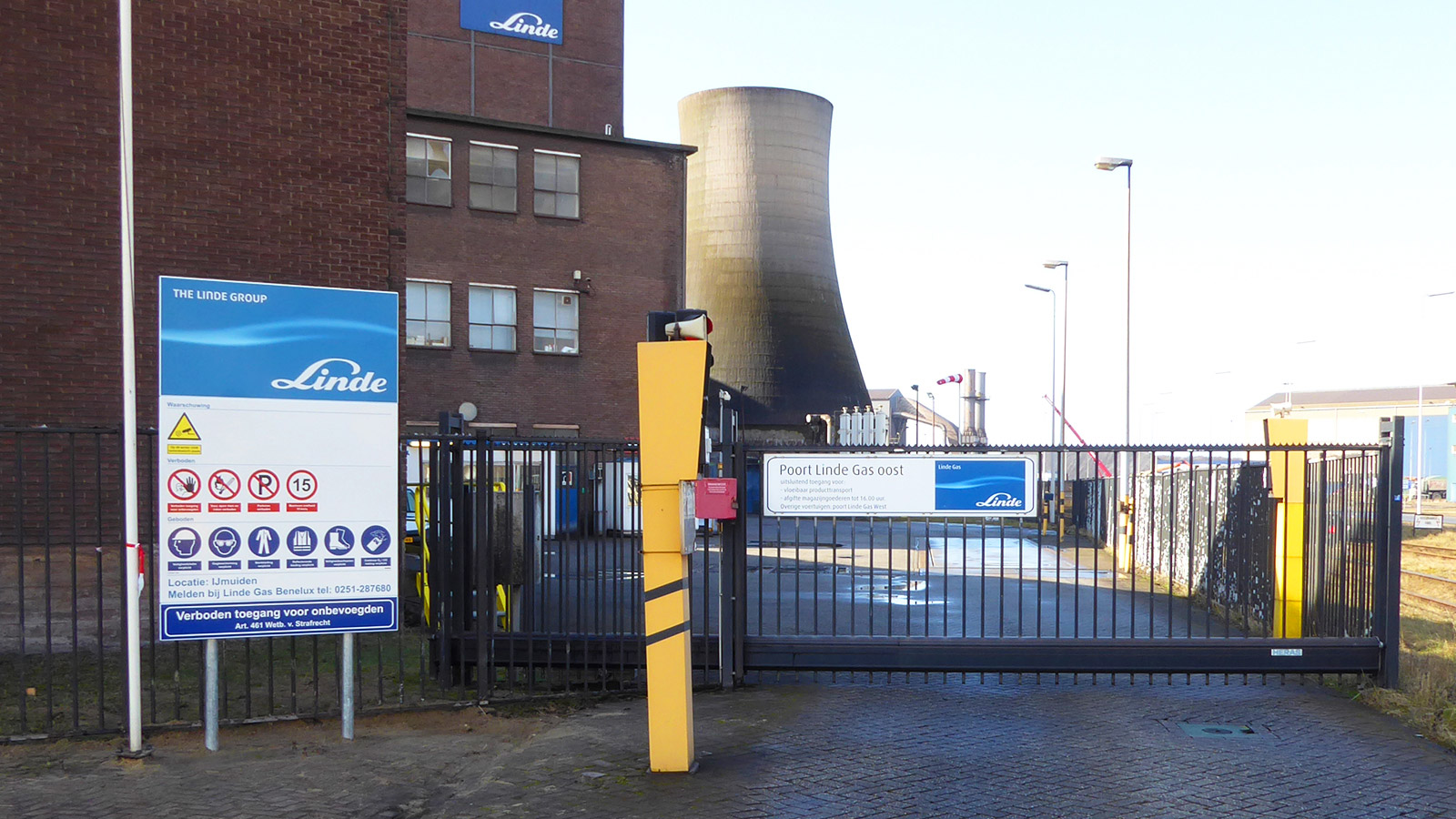 Pipe marking, tank marking and access signs for Linde Gas Benelux