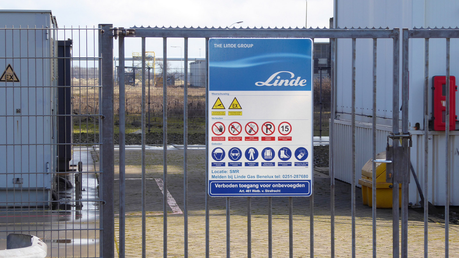 Pipe marking, tank marking and access signs for Linde Gas Benelux