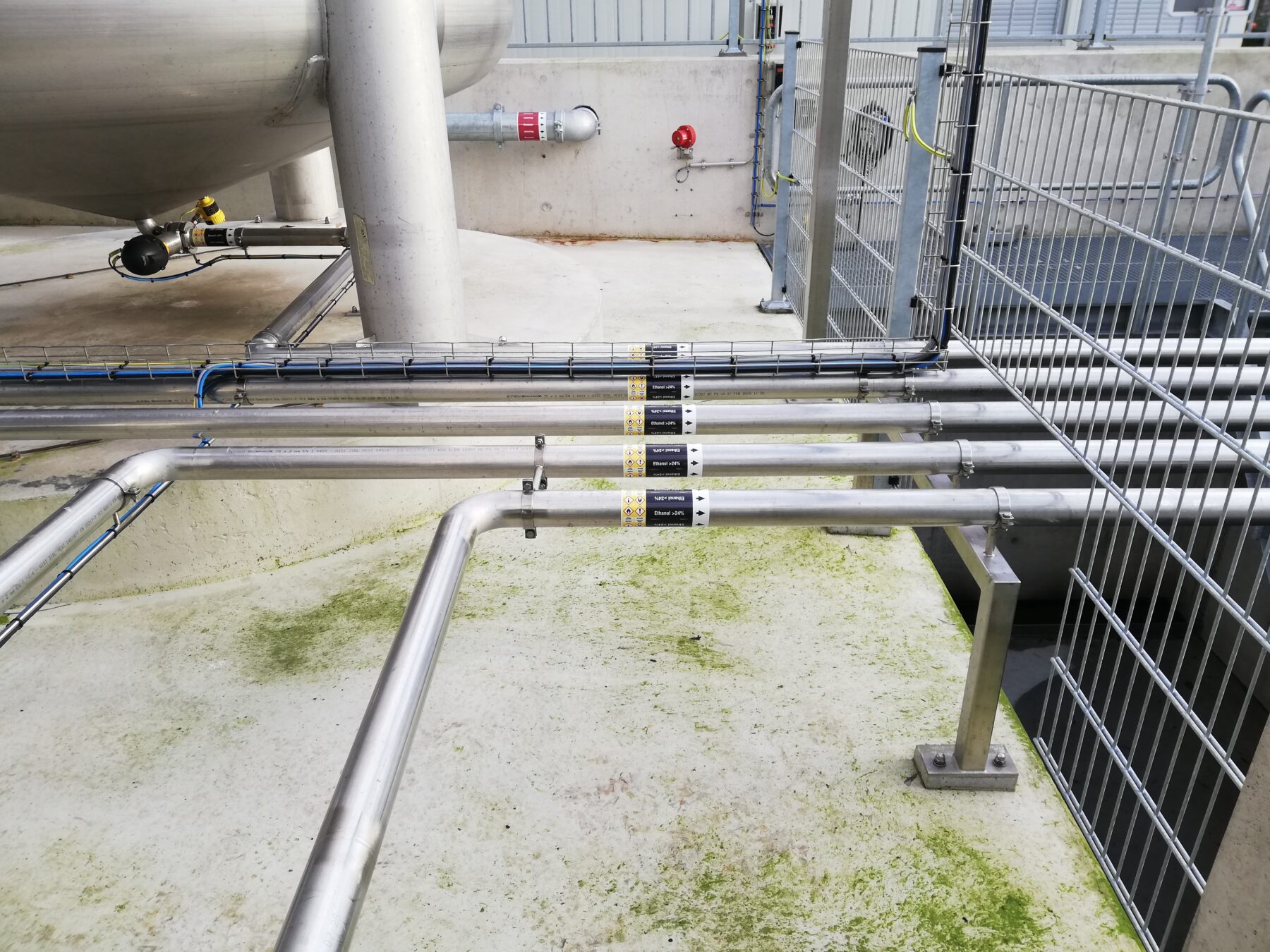 Pipe markers for industry, chemistry and oil and gas
