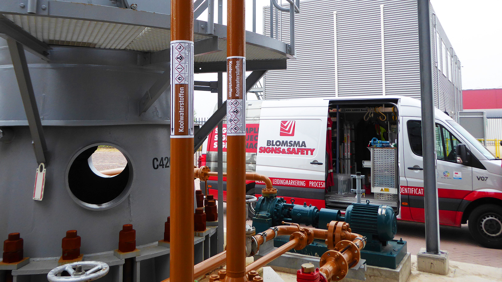 Pipe marking for RDM training plant by Blomsma Signs & Safety