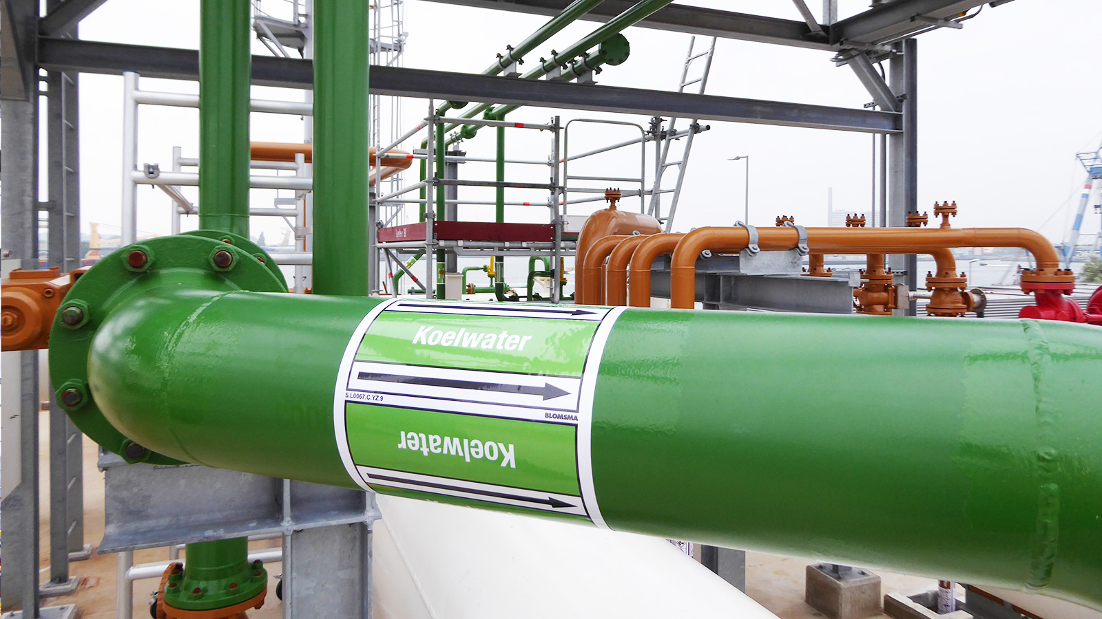 Pipe marking for RDM training plant by Blomsma Signs & Safety