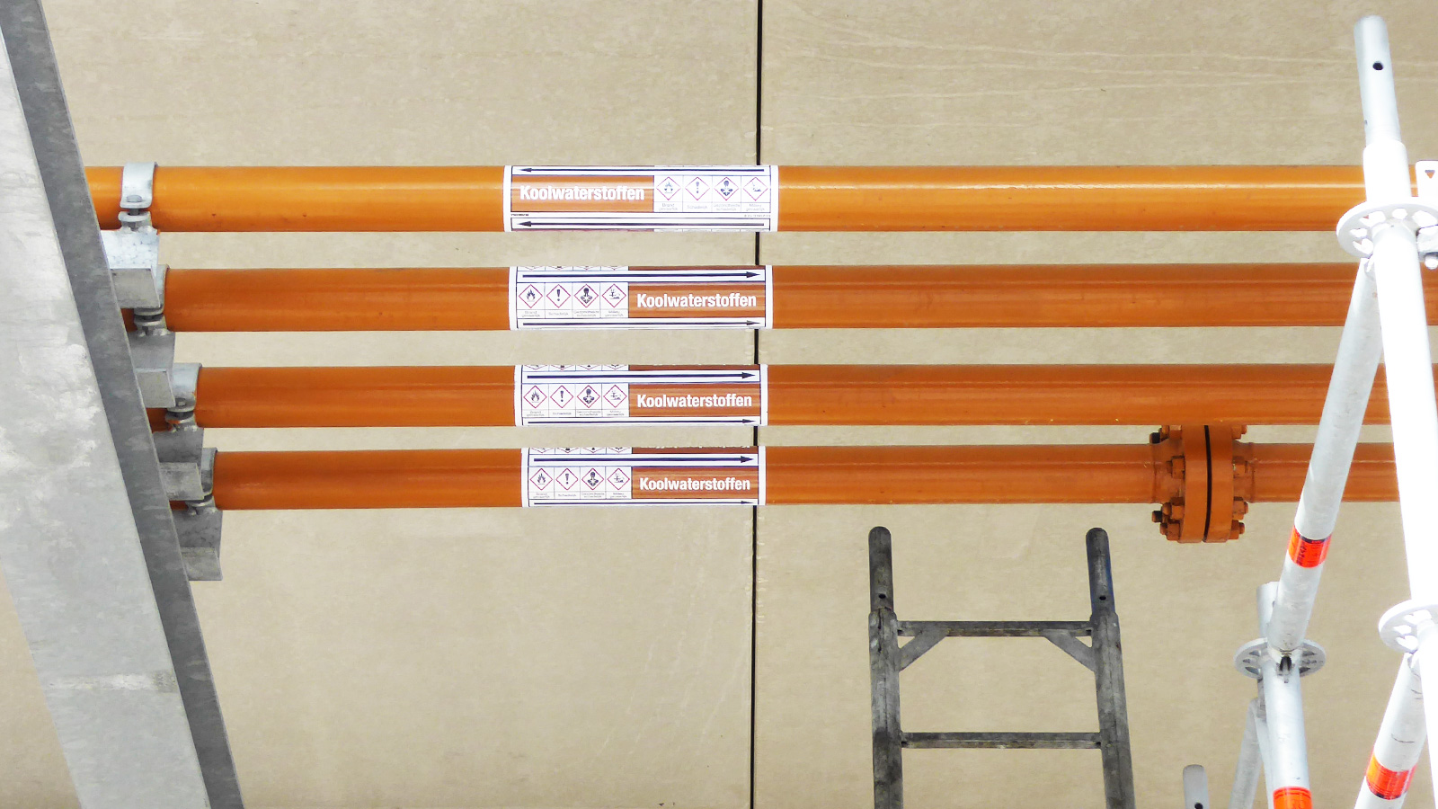 Pipe marking for RDM training plant by Blomsma Signs & Safety