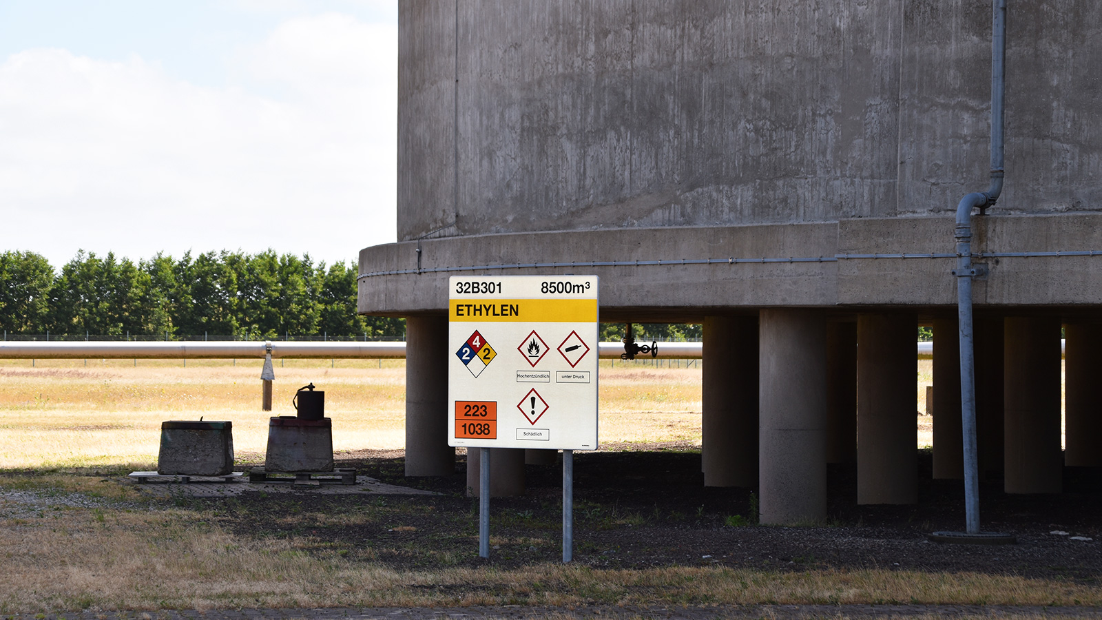 Tank marking DIN2403 Vynova Wilhelmshaven by Blomsma Signs & Safety