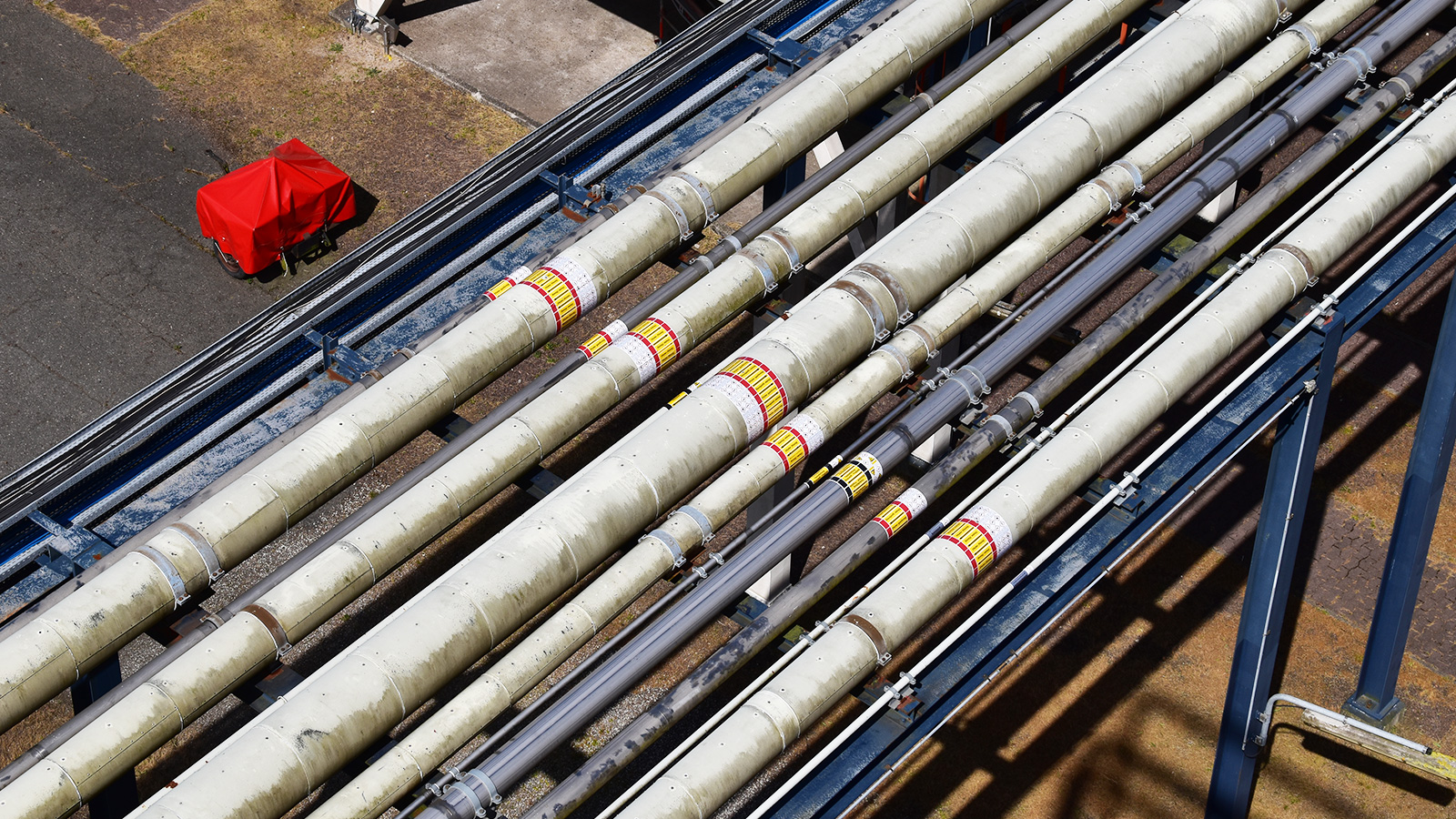 Pipe marking DIN2403 Vynova Wilhelmshaven by Blomsma Signs & Safety