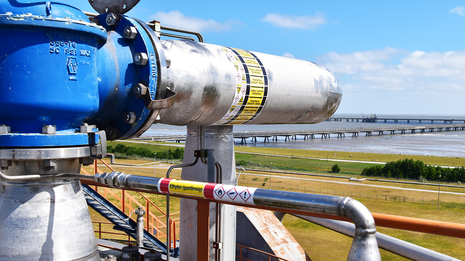 Pipe marking DIN2403 Vynova Wilhelmshaven by Blomsma Signs & Safety