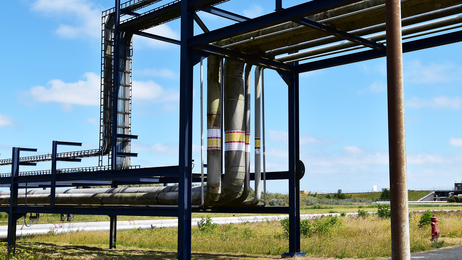 Pipe marking DIN2403 Vynova Wilhelmshaven by Blomsma Signs & Safety