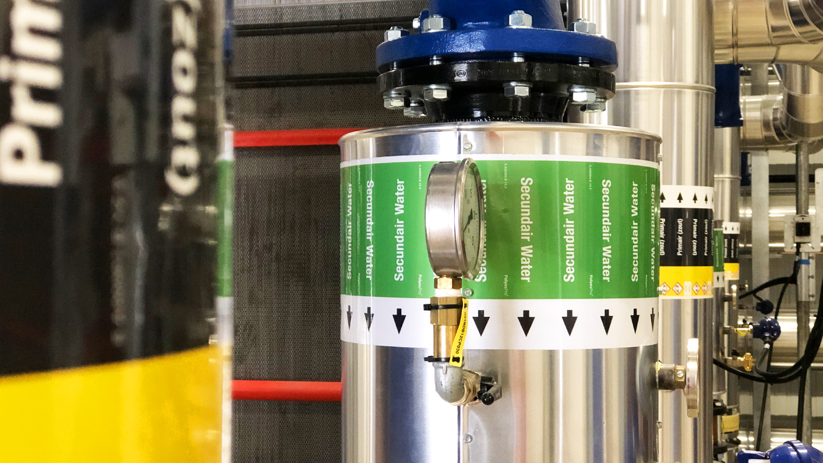 Pipe Marking ISO20560 TRIAS Westland Geothermal site by Blomsma Signs & Safety