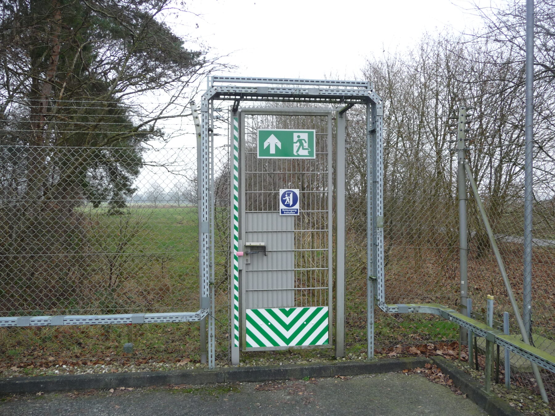 Escape route signs for industry and buildings