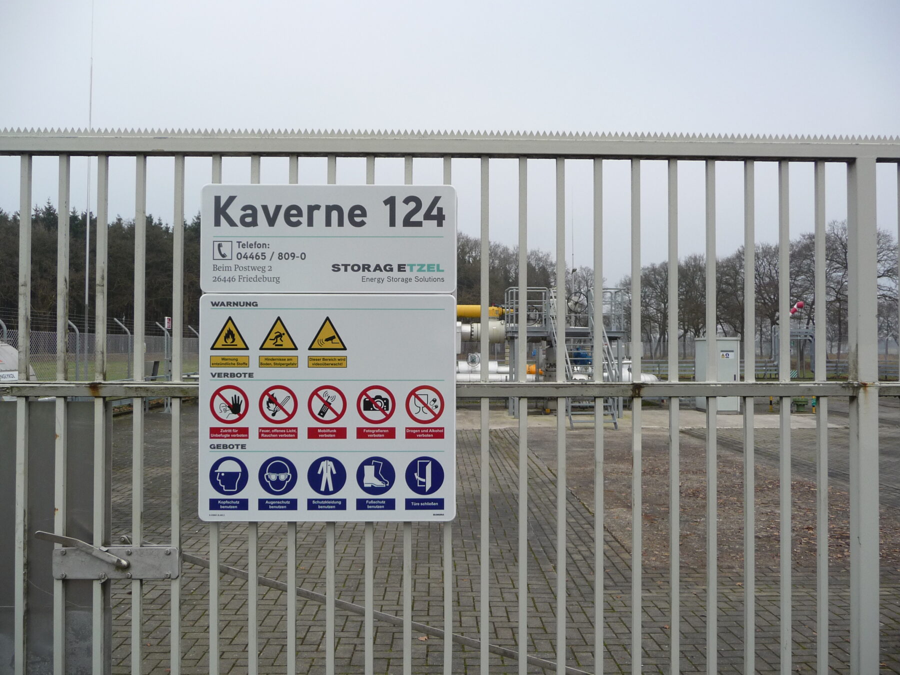 Safety zone signage for a chemical plant