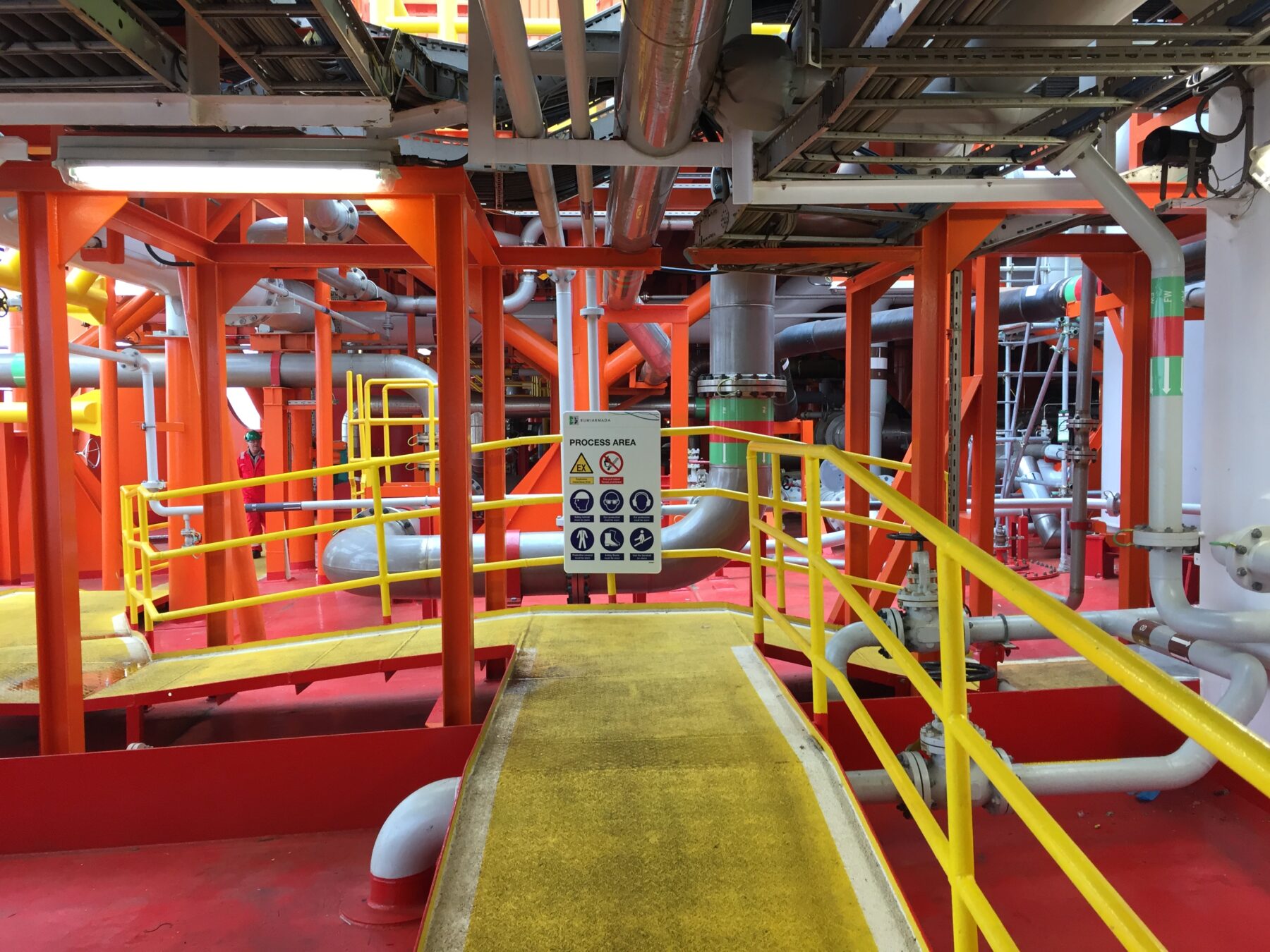 Composite signs and safety signs on an offshore platform
