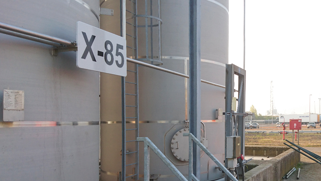 Process identification with tag plates, labels and stickers