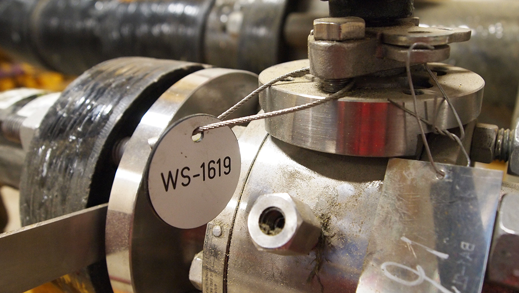 Process identification for marking equipment and pipes with tagging labels