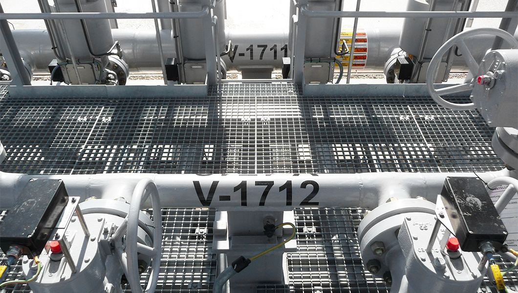 Process identification for marking equipment and pipes with tagging labels
