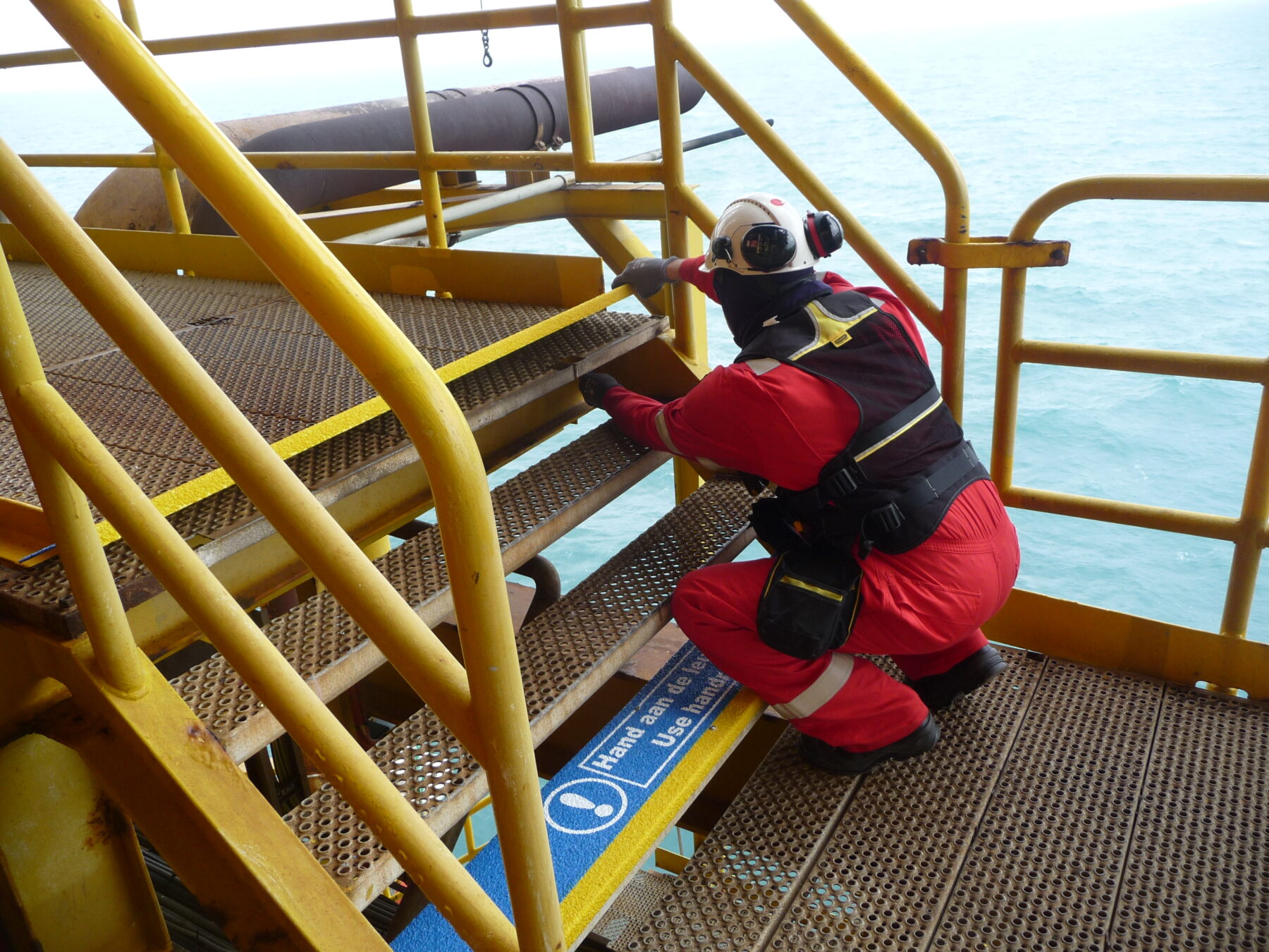 Blomsma Signs & Safety offers anti-slip material for ships and offshore locations