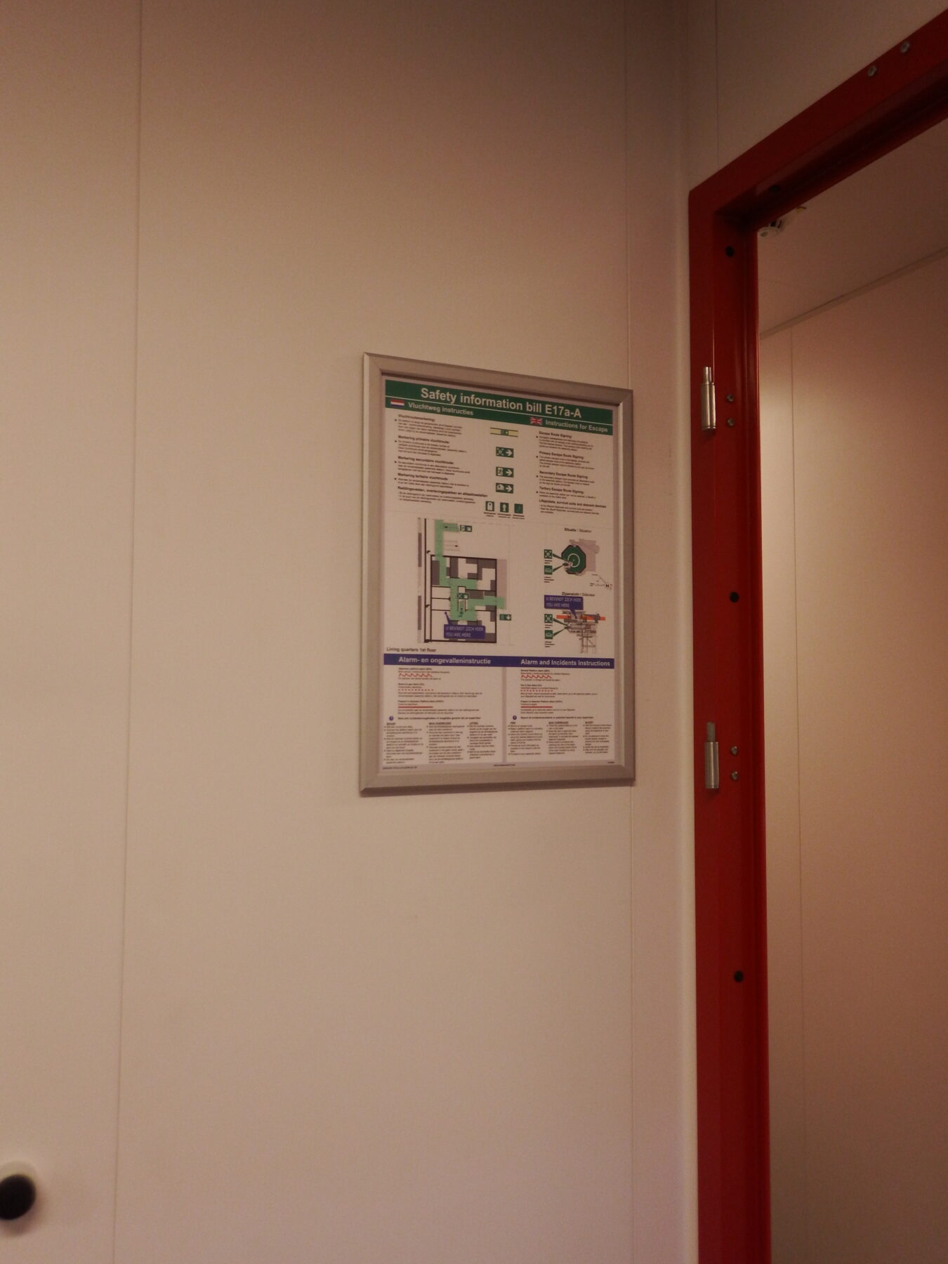 Emergency instructions by Blomsma Signs & Safety