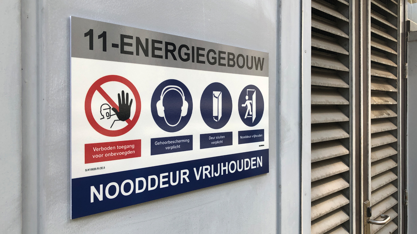 composite signs Avandis Zoetermeer by Blomsma Signs & Safety