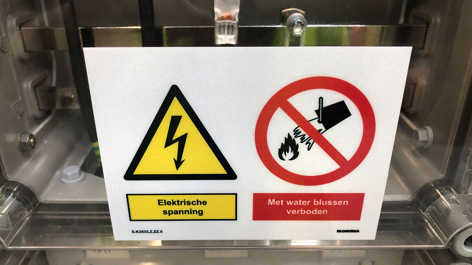 composite signs Avandis Zoetermeer by Blomsma Signs & Safety