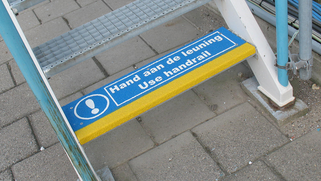 Anti-slip materiaal hand aan leuning tegen vallen